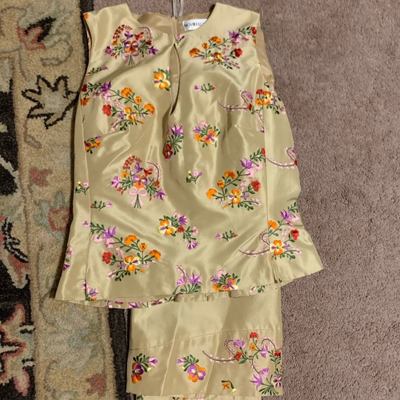 SOLD !! 
 Sz 6 embroidered noviello-bloom 100% silk skirts set - Picture 2 of 15